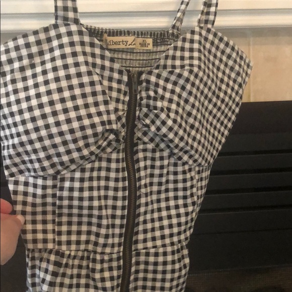 Liberty Love. Zippered top. Black& white check. XL - Picture 2 of 6